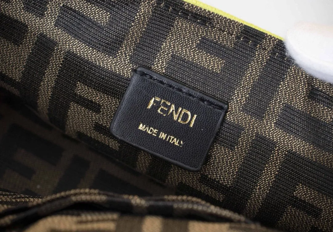 EN   Designer bags by Fendi 162