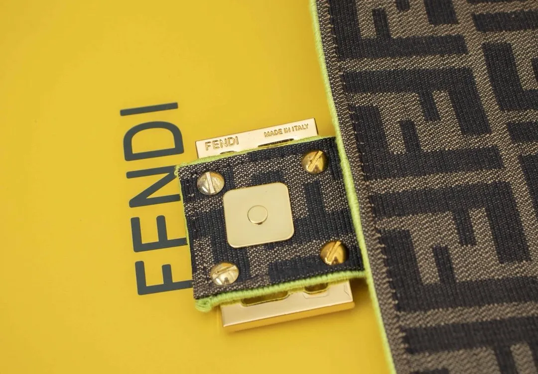 EN   Designer bags by Fendi 162