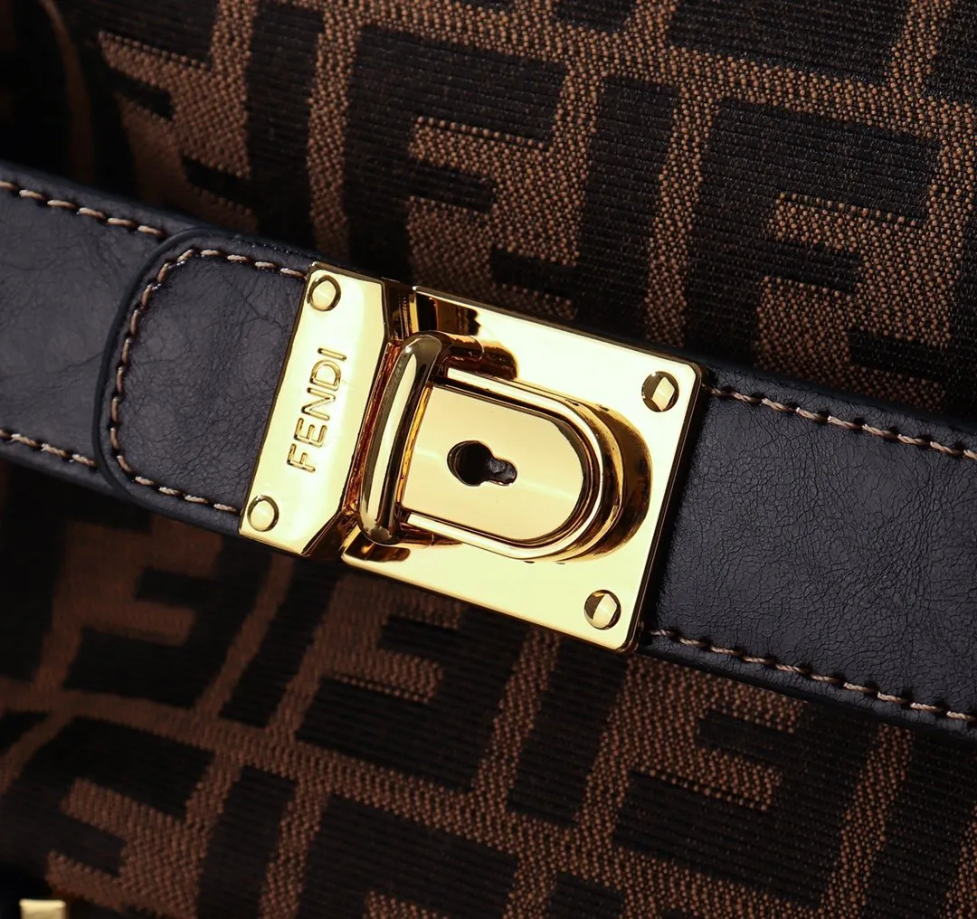 EN   Designer bags by Fendi 180