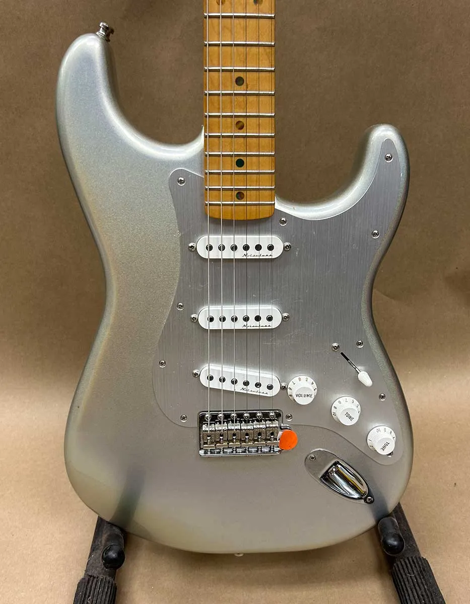 Fender H.E.R. Signature Stratocaster Chrome Glow - 2020
