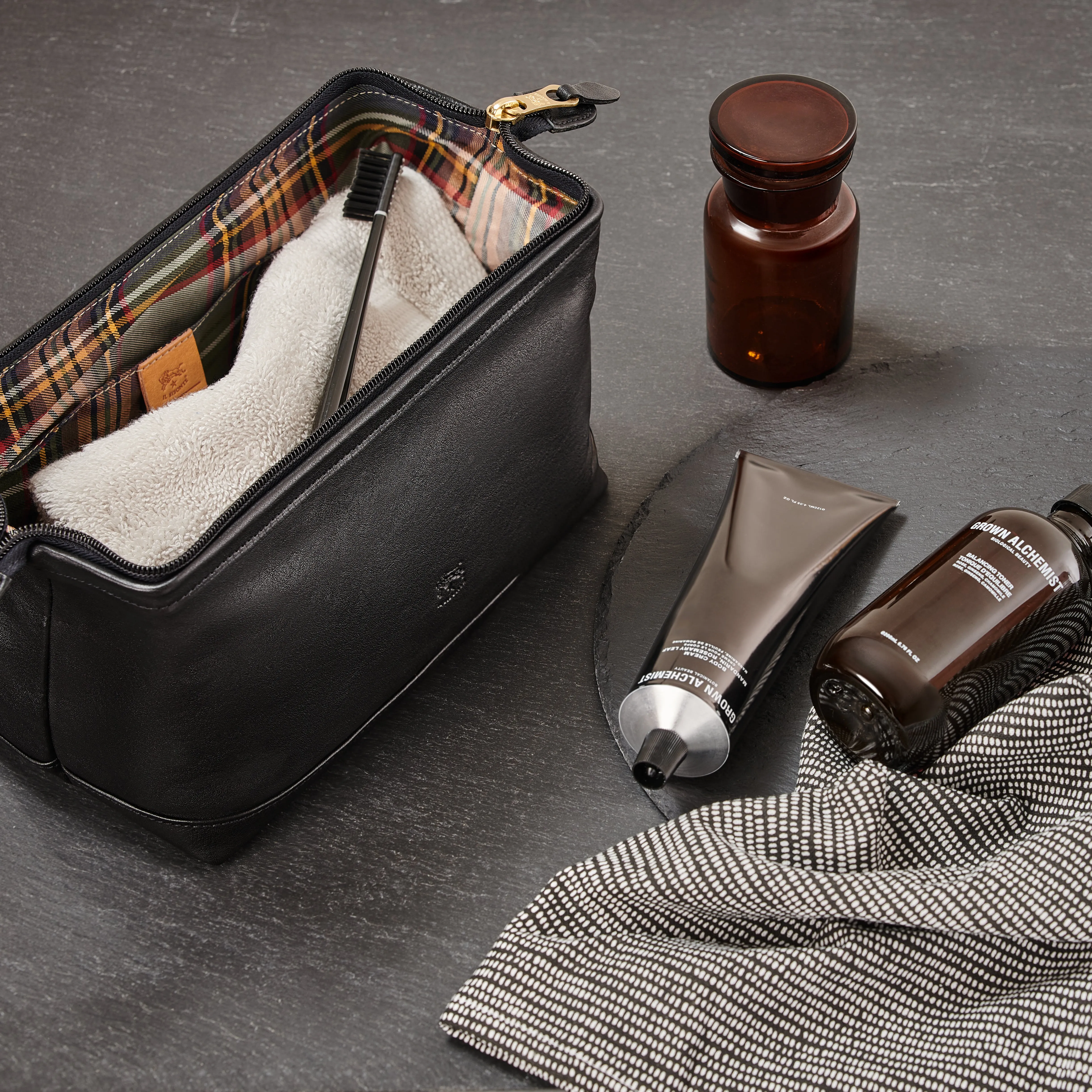 Il Bisonte Classic Toiletry Case - Black