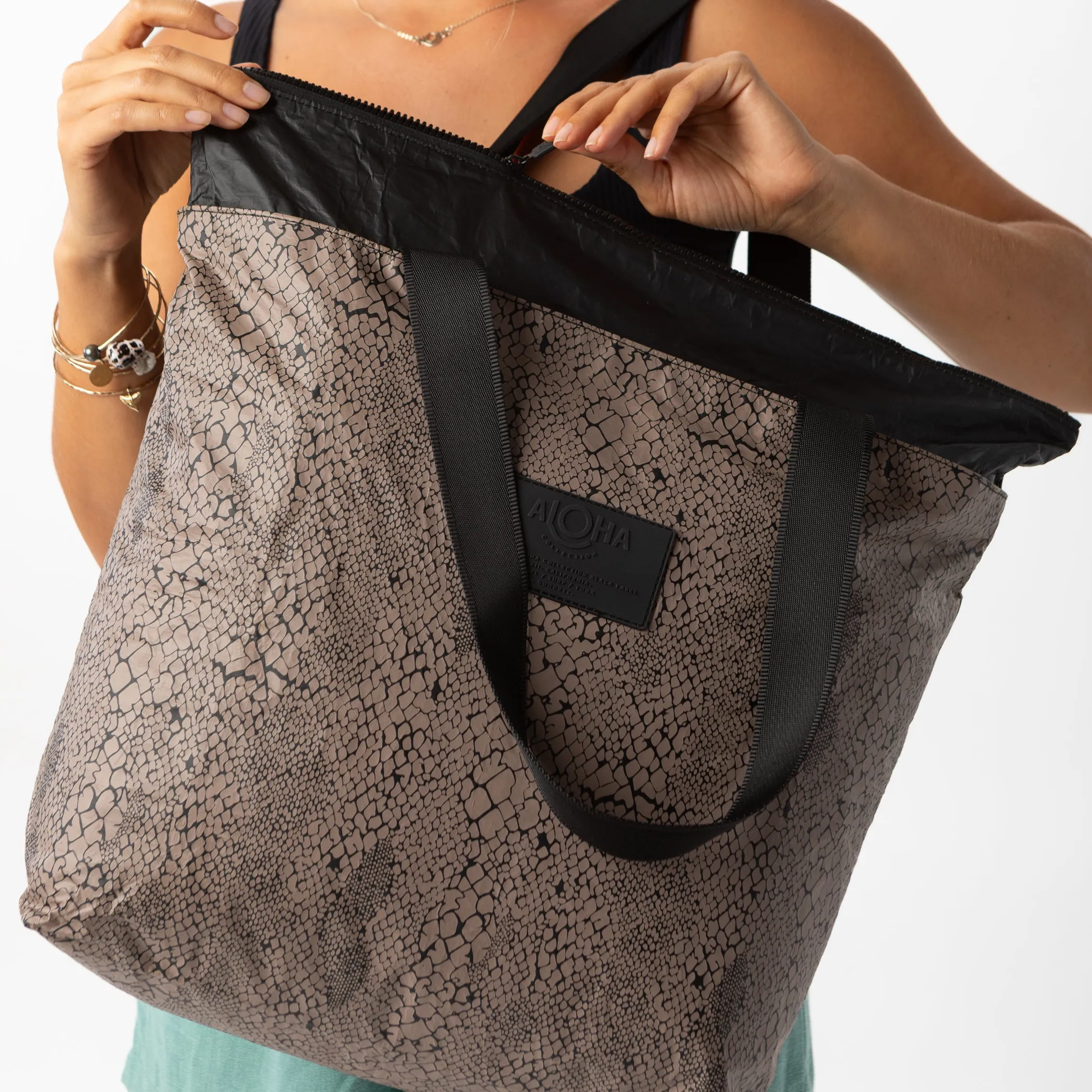 Python Day Tripper / Espresso & Black