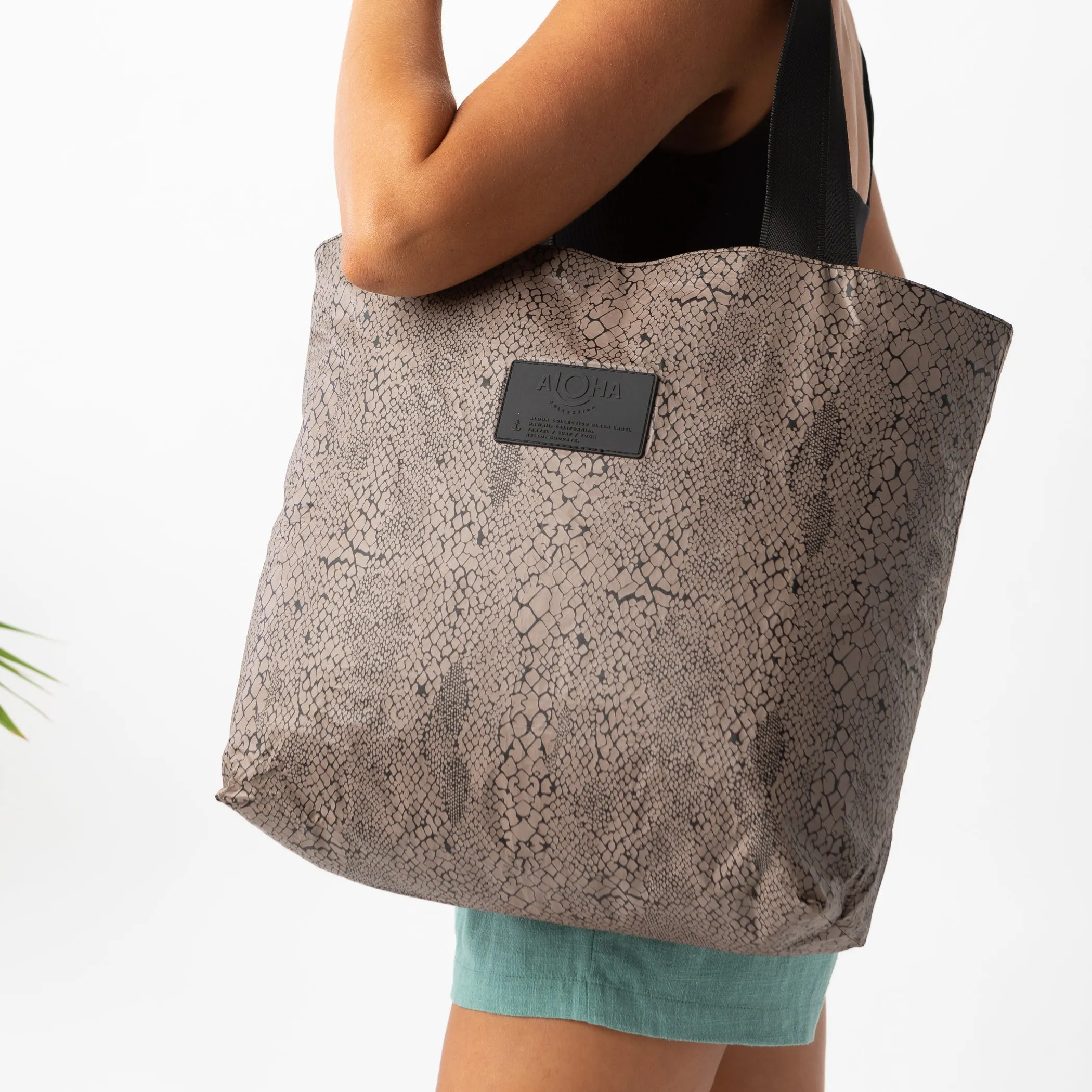 Python Day Tripper / Espresso & Black